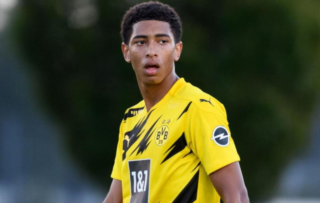 萨索洛主场迎战佛罗伦萨，保级无忧对决深陷泥潭（萨索洛主场战佛罗伦萨：一方保级无虞，一方深陷泥潭）