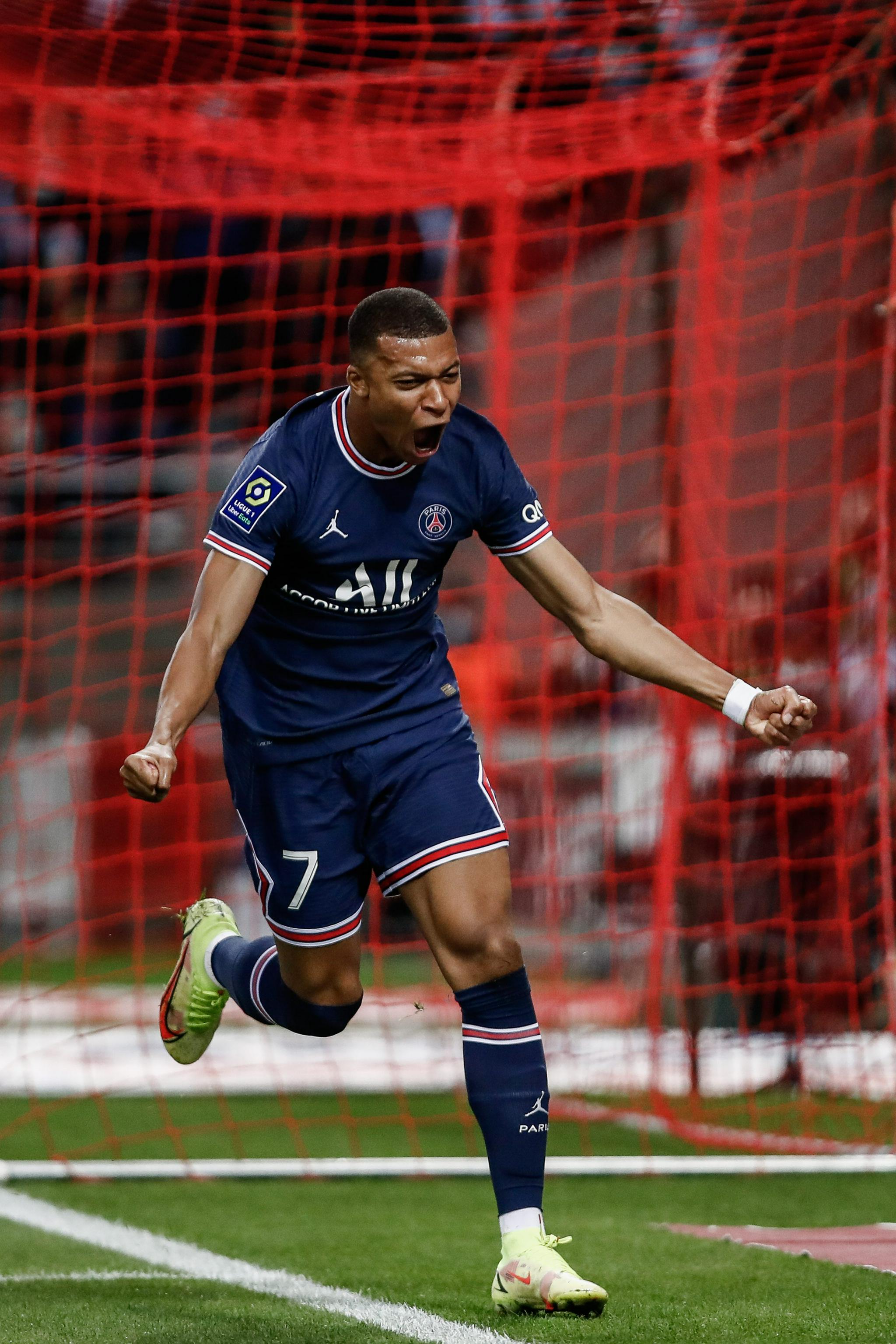 知名装备网站：阿迪达斯将于11月6日发售世界杯球衣，23队谍照泄露（据知名装备网站：阿迪达斯世界杯球衣将于11月6日开售，23队款式谍照曝光）