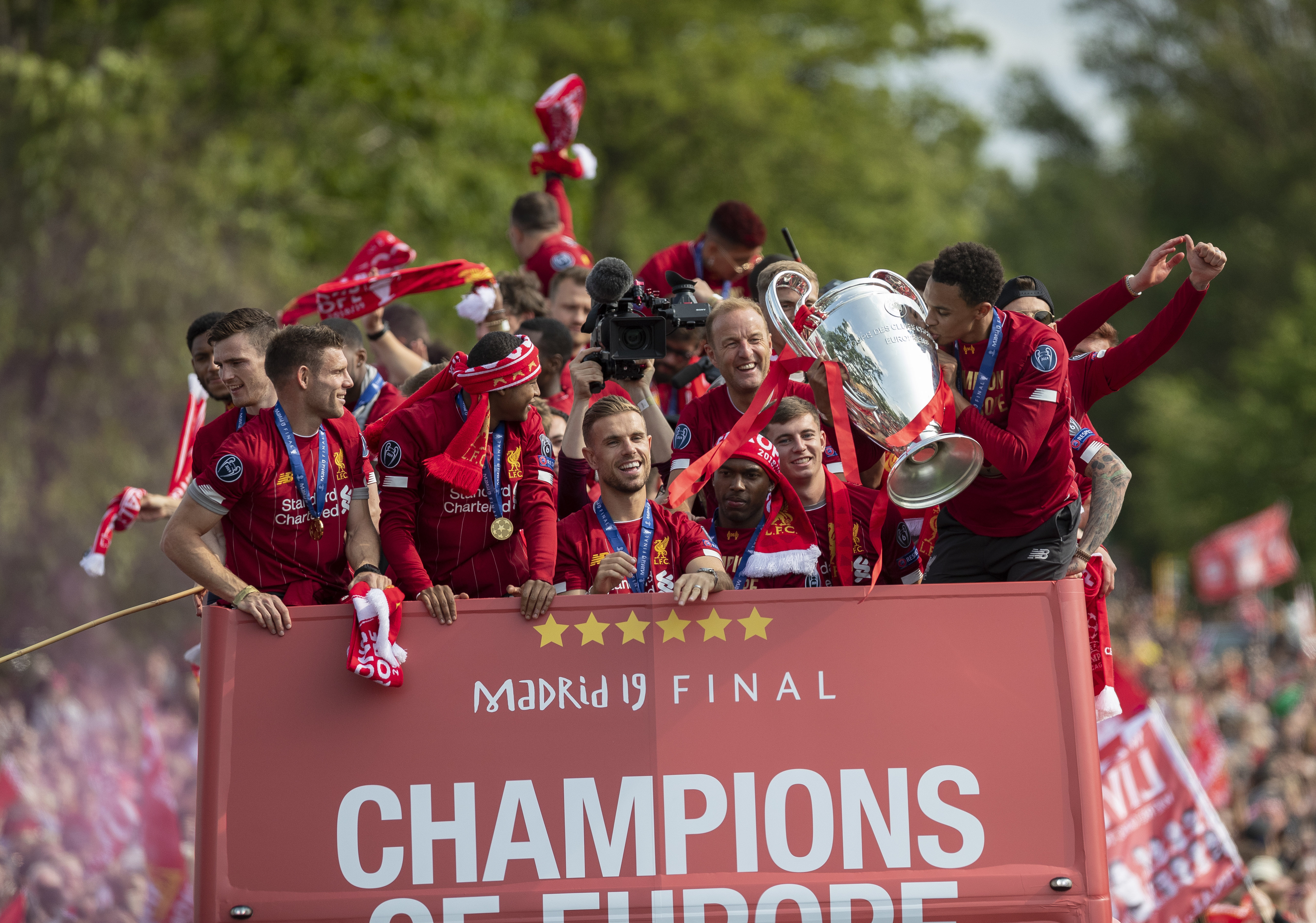 记者：哲凯赖什没参加欧冠赛前最后一练，此前曾感到肌肉不适（记者：因肌肉不适，哲凯赖什缺席欧冠赛前最后一练）