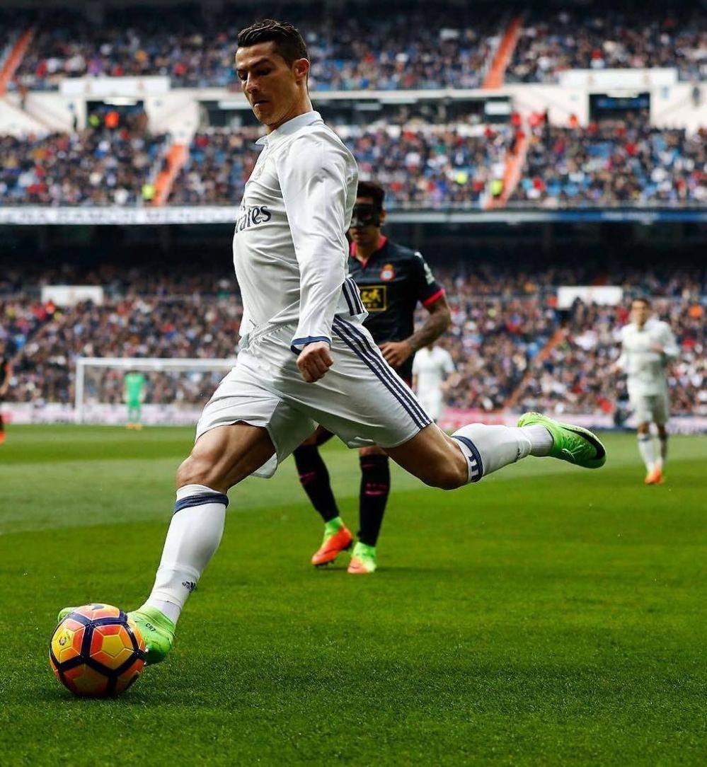 杨一鸣发文总结本赛季，动态中有多张与老东家成都交锋的画面（杨一鸣发文回顾赛季，晒多张对阵老东家成都的画面）