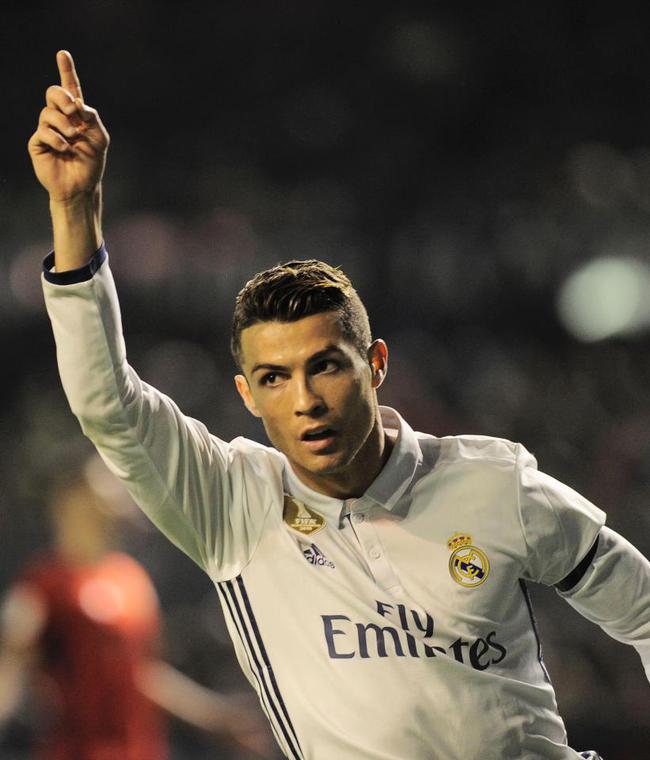 每体：法兰克福球迷有1000人无门票想混进场，被安保当时驱离（每体：约千名法兰克福球迷无票试图入场，已被安保当场驱离）