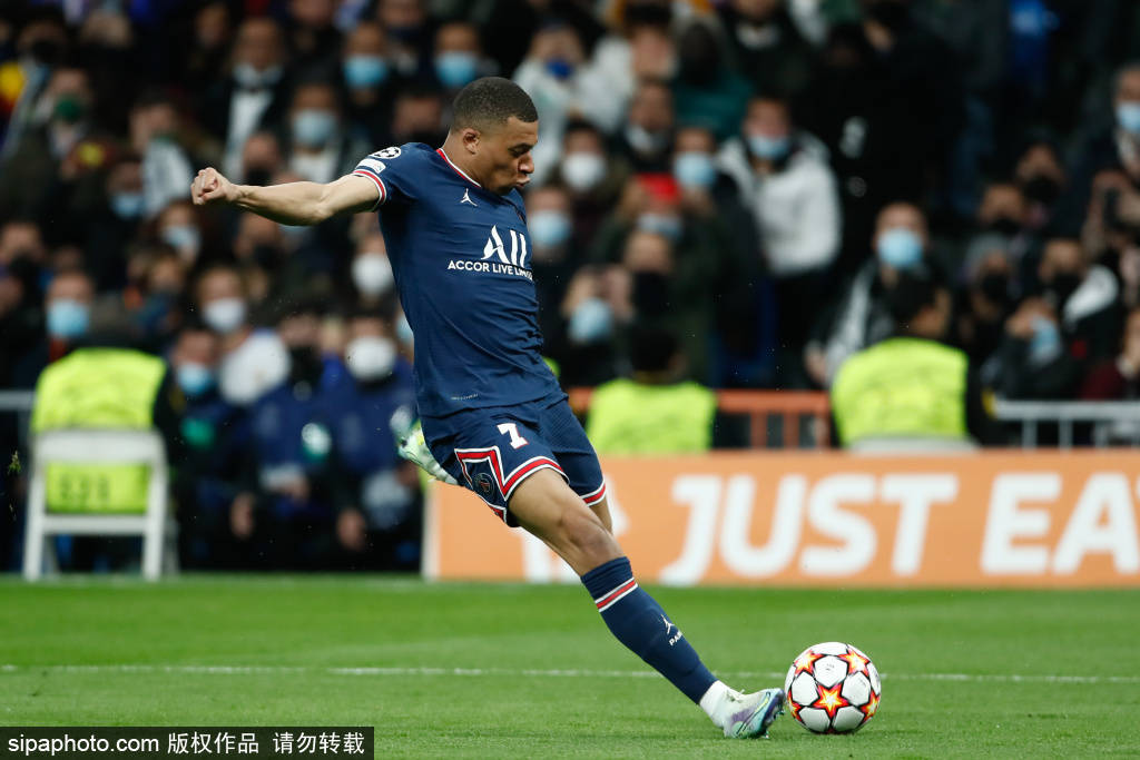 欧冠联赛战术分析：曼联攻防策略（欧冠战术解读：曼联攻守之道）