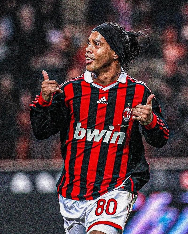 意媒：曼联只想纯租借梅努，球员本人愿意以此方式前往意甲（意媒称曼联仅愿外租梅努，球员同意以租加盟意甲）