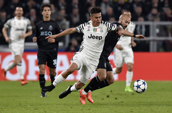 从手足无措到游刃有余，齐达内在公园学着踢毽子（齐达内公园学踢毽子：从生疏到娴熟）